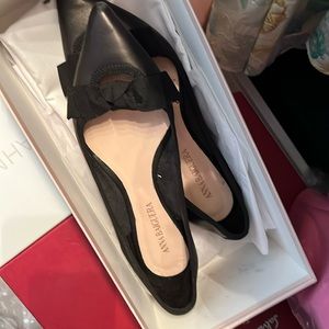 Excellent Condition Ladies Leather Bow Flats